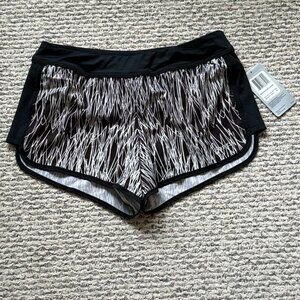 Asics Women's Everysport Short Medium NWT Black White Athletic Running shorts